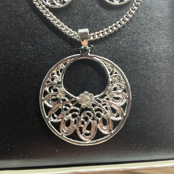 MIXIT Jewelry Set Necklace Earrings New in Box Silver Tone Floral Filagree Gift - Picture 6 of 14